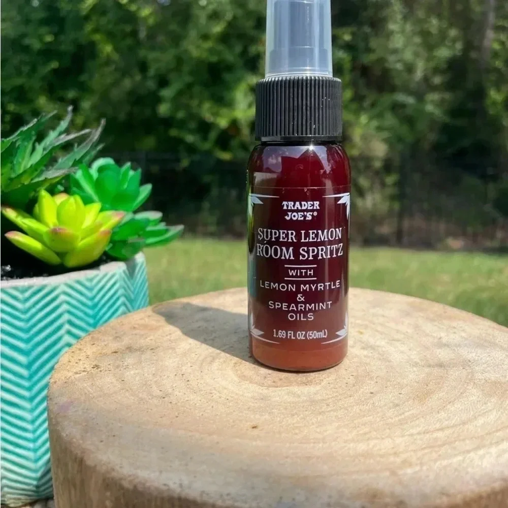 New Trader Joe's Super Lemon Room Spritz Spray *Lemon Myrtle & Spearmint Oils
